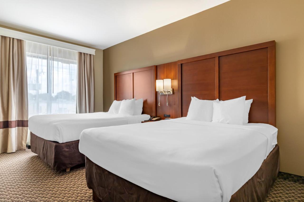 Queen Suite Two Queen Beds Accessible or Non-Smoking,1074290785:JPEG