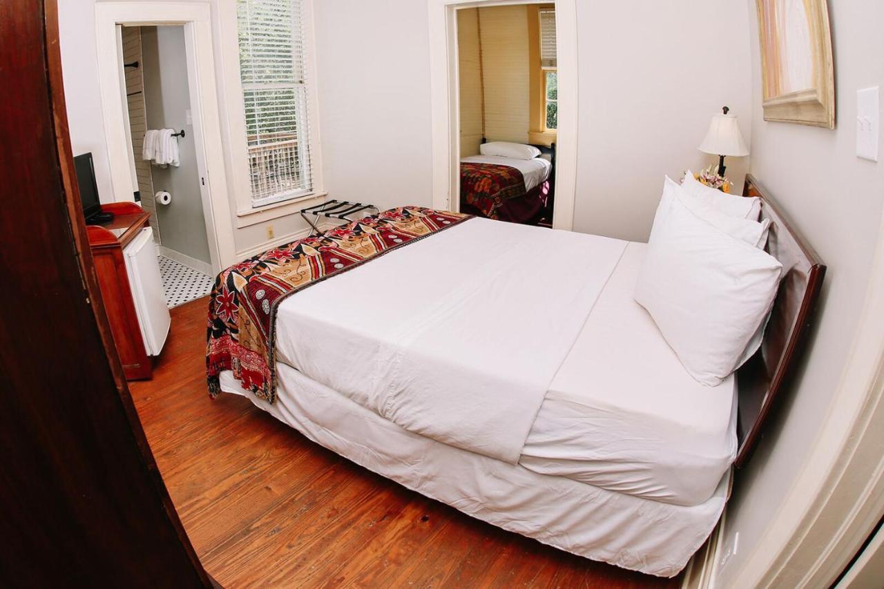 Queen Suite Two Single Beds Ground Floor