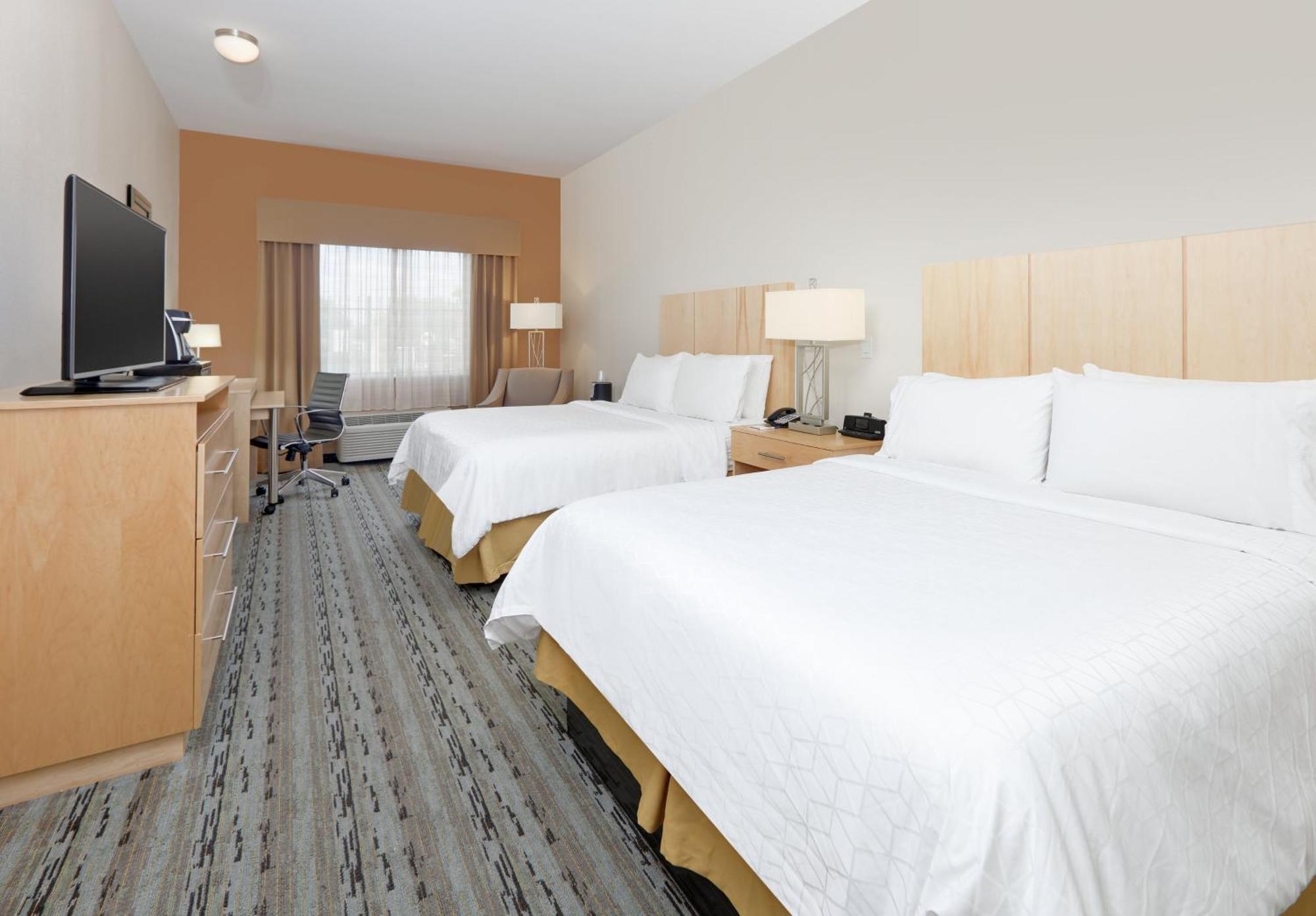 Queen Suite with Two Queen Beds and Single Sofa Bed