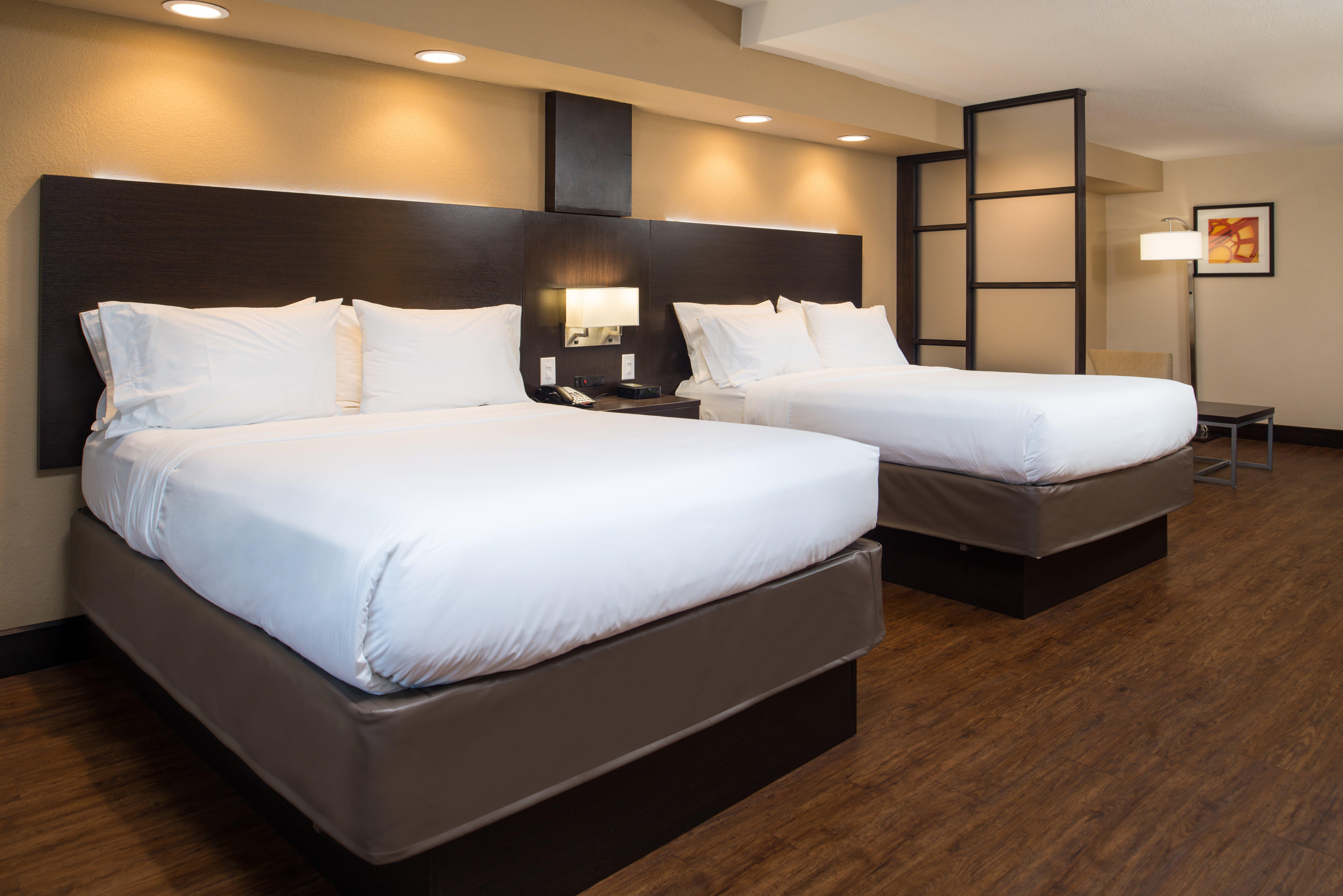 Standard Queen Room Two Queen Beds Tub Mobility or Communications Accessible