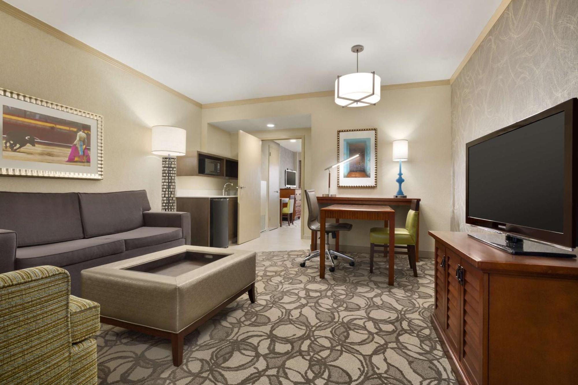 One-Bedroom King Suite Hearing Accessible or Non-Smoking