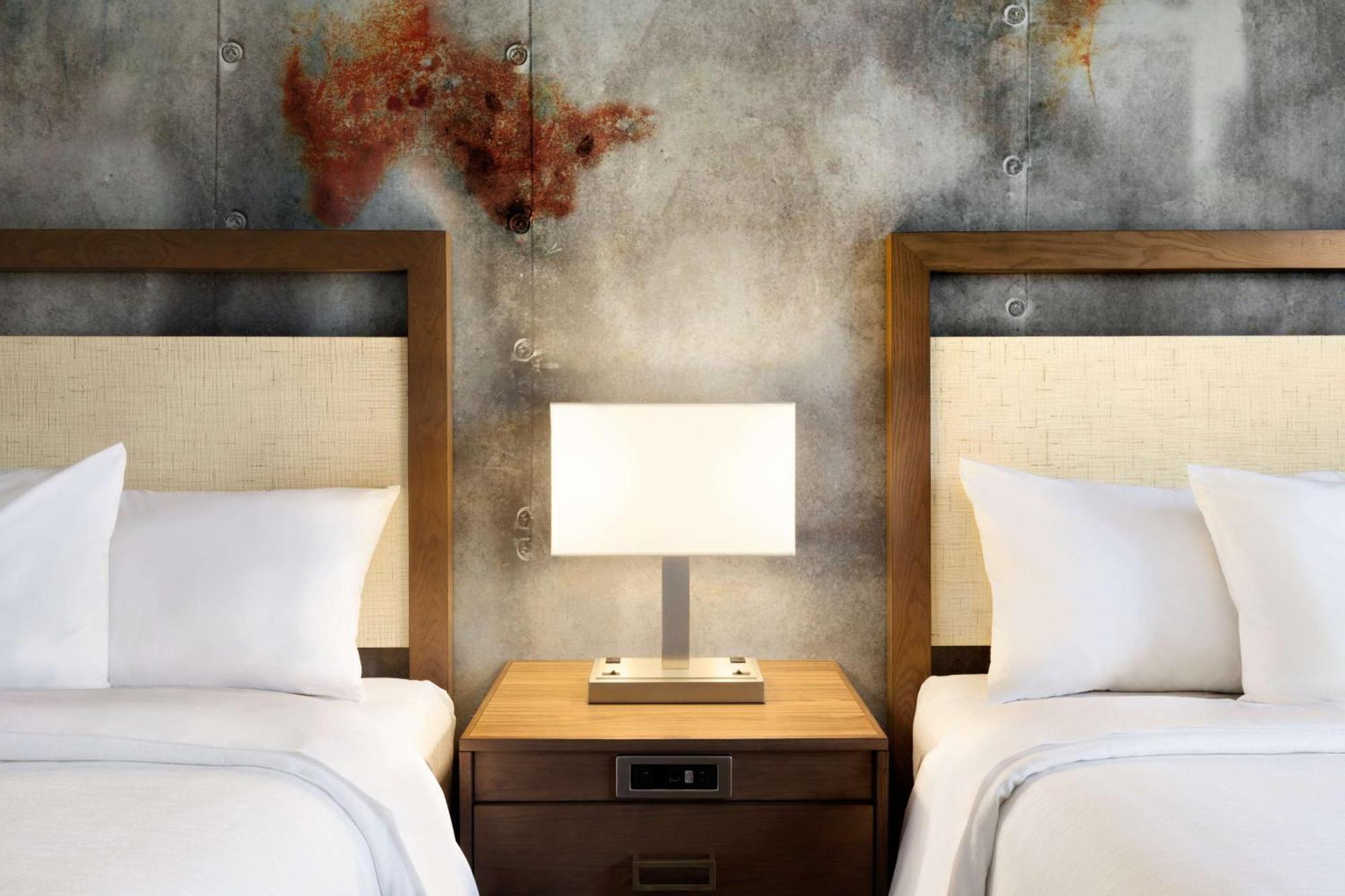 Two-Room Suite Two Queen Beds