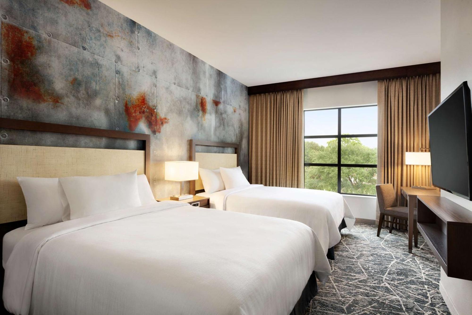 Two-Room Suite Two Queen Beds