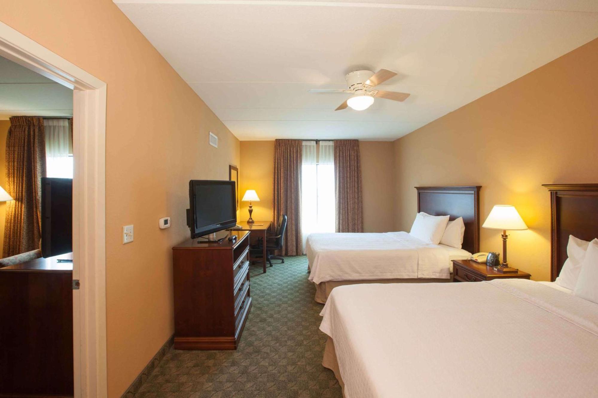 One-Bedroom Queen Suite Two Queen Beds Non-Smoking