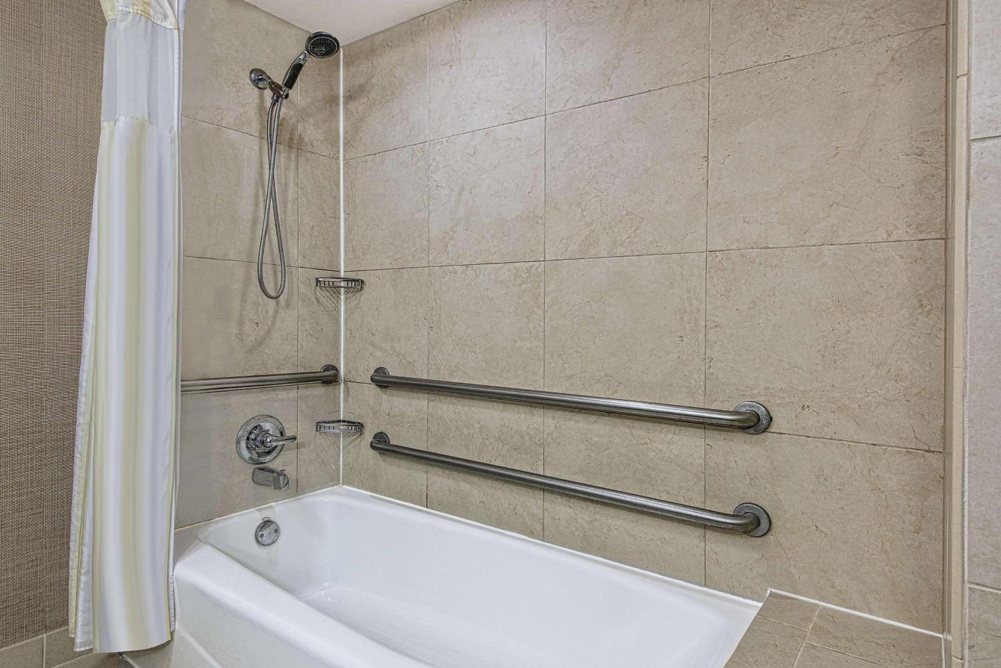 King Room Accessible Tub Mobility Access