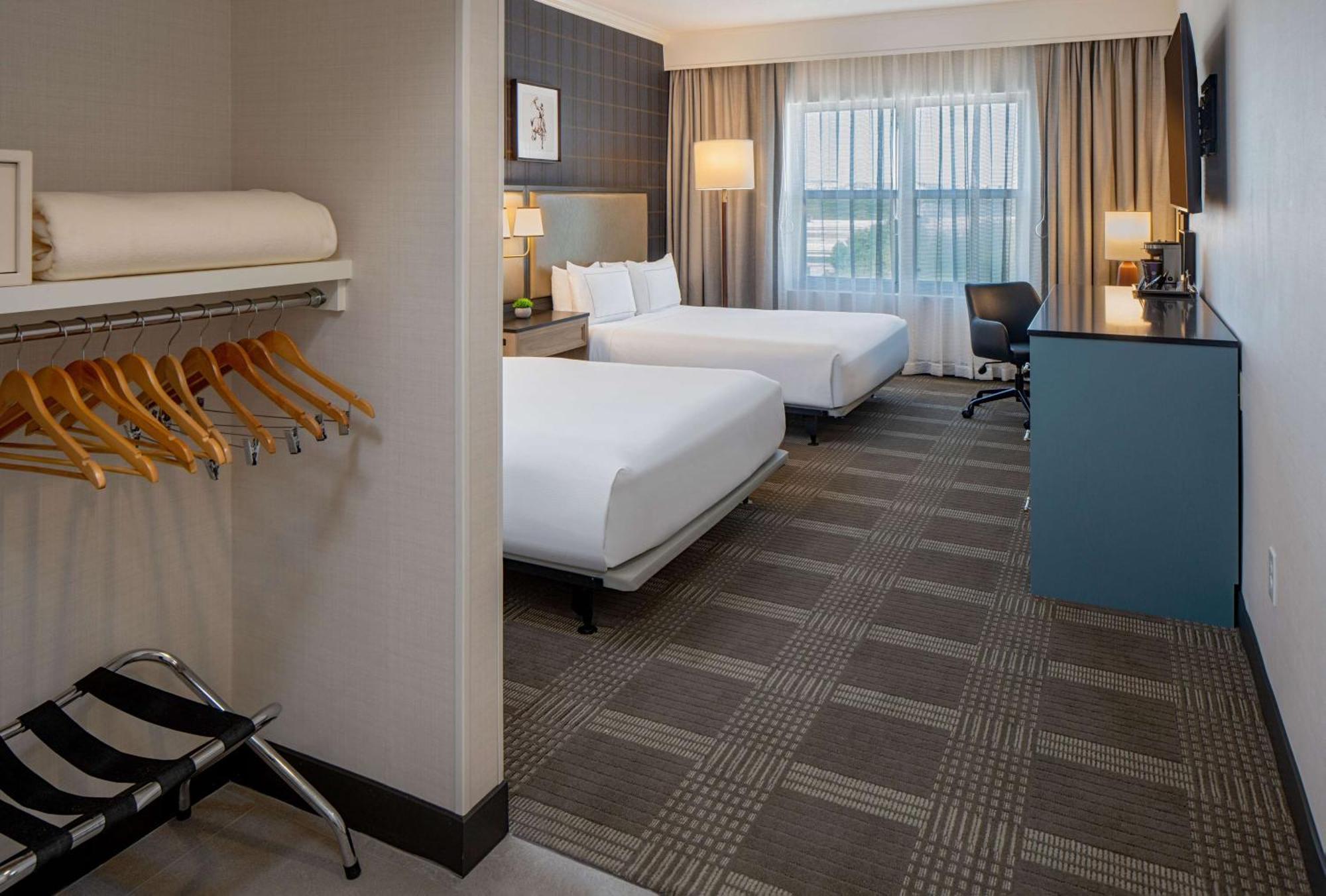 Queen Room Two Queen Beds Roll Shower Disability Access