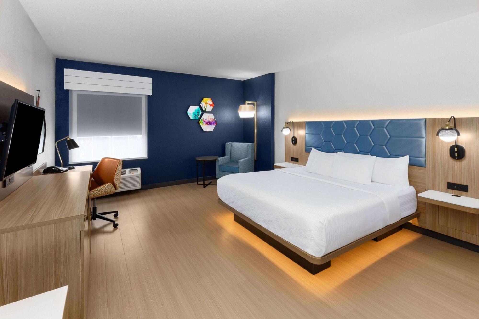 King Room Roll Shower Mobility or Hearing Accessible Non-Smoking