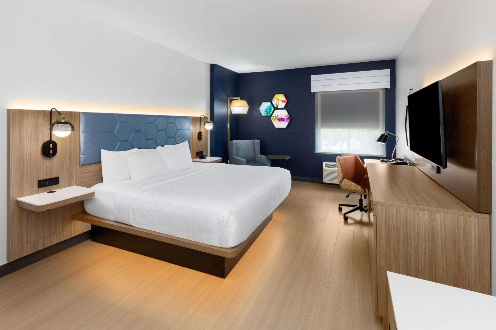 Deluxe King Room
