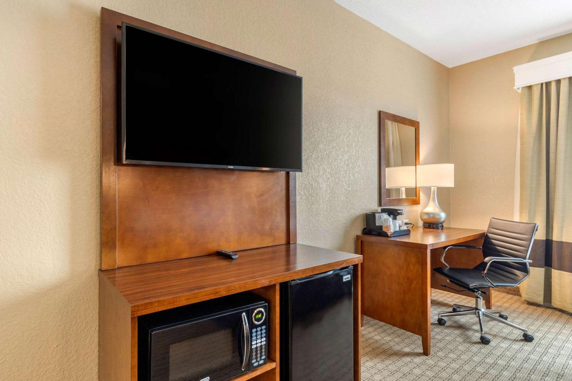 King Suite Accessible or Non-Smoking