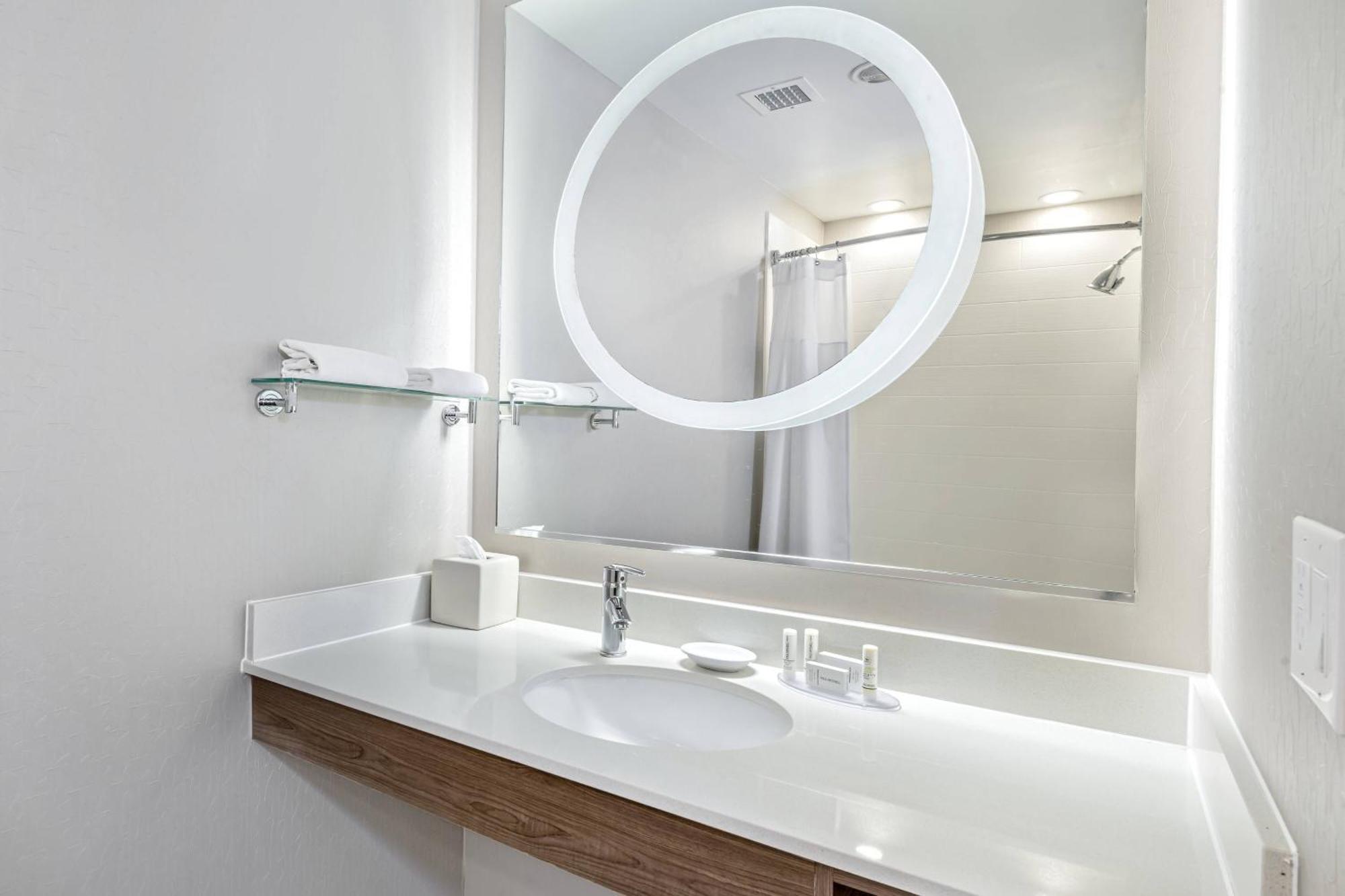 King Suite with Roll-In Shower and Trundle Sofa - Mobility Access/Hearing Accessible