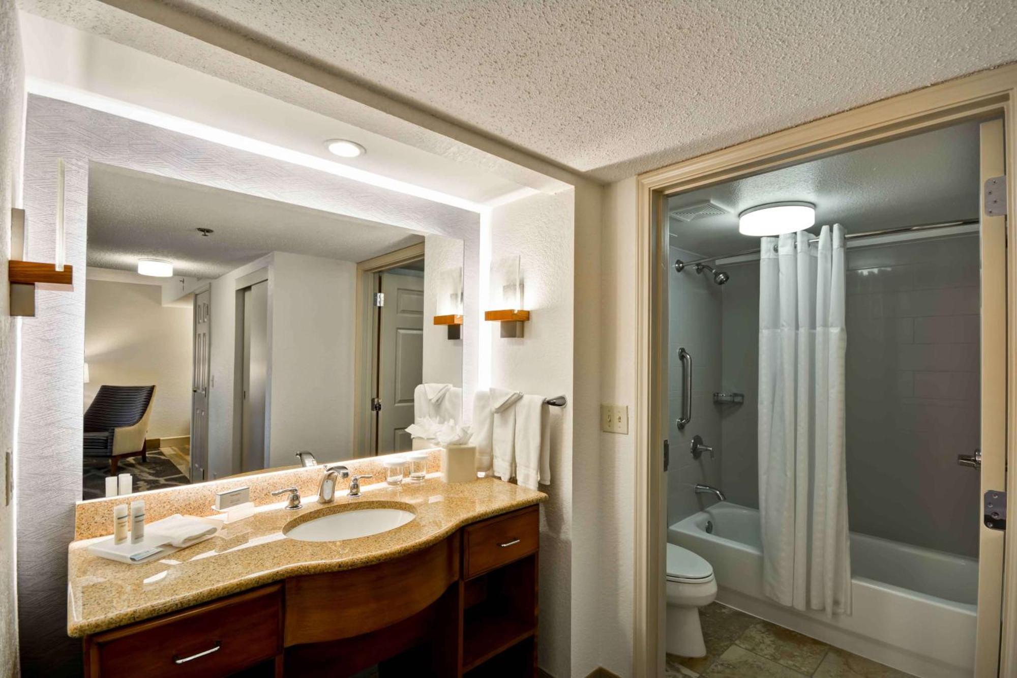 Two-Bedroom Suite with One King And Two Double Beds - Non-Smoking,1552294447:JPEG