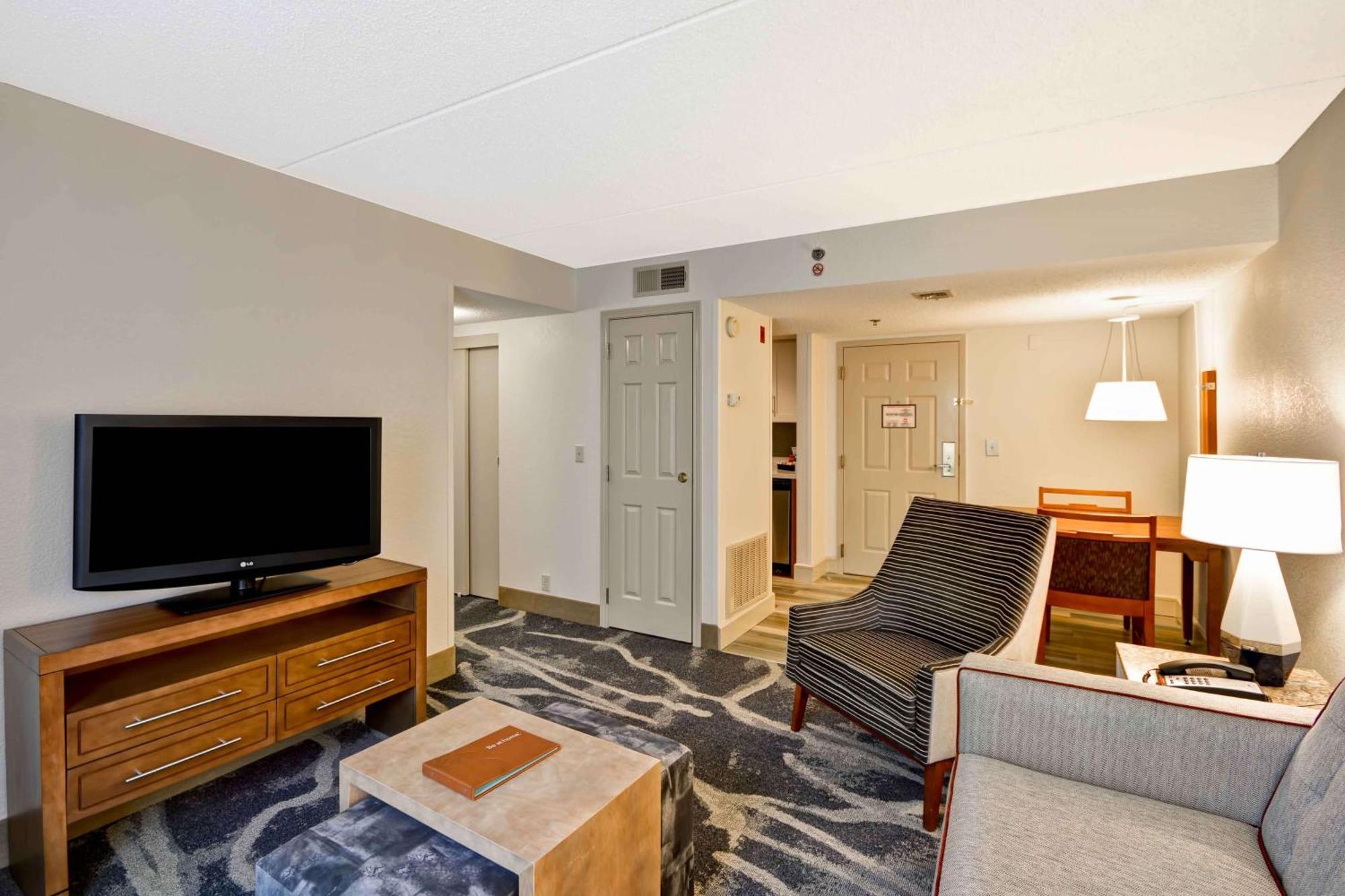 One-Bedroom King Suite - Non-Smoking,1552294690:JPEG