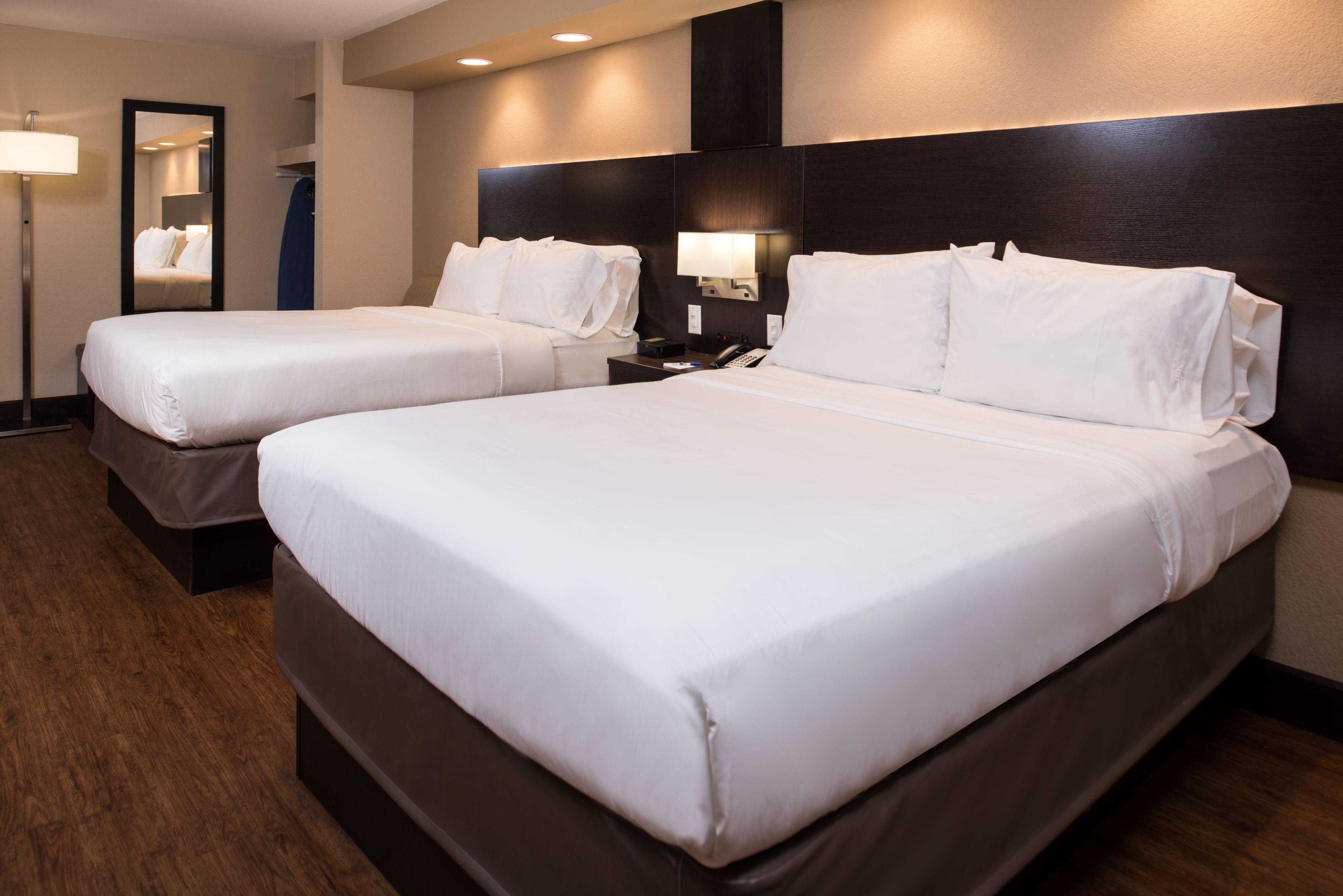 Standard Queen Room Two Queen Beds Tub Mobility or Communications Accessible