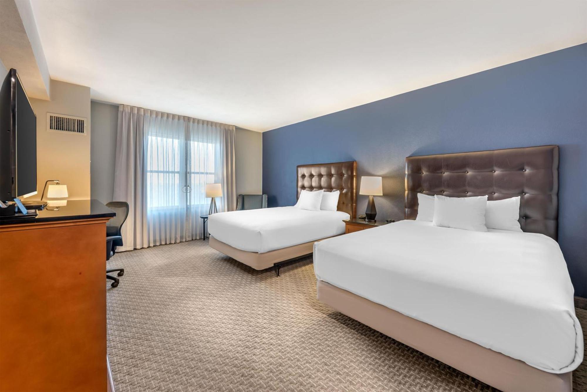 Deluxe Queen Room Two Queen Beds Hearing Accessible Roll Shower