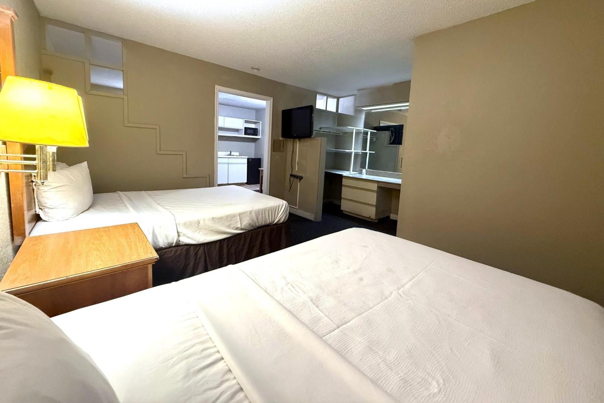 2 Full Beds Non-Smoking