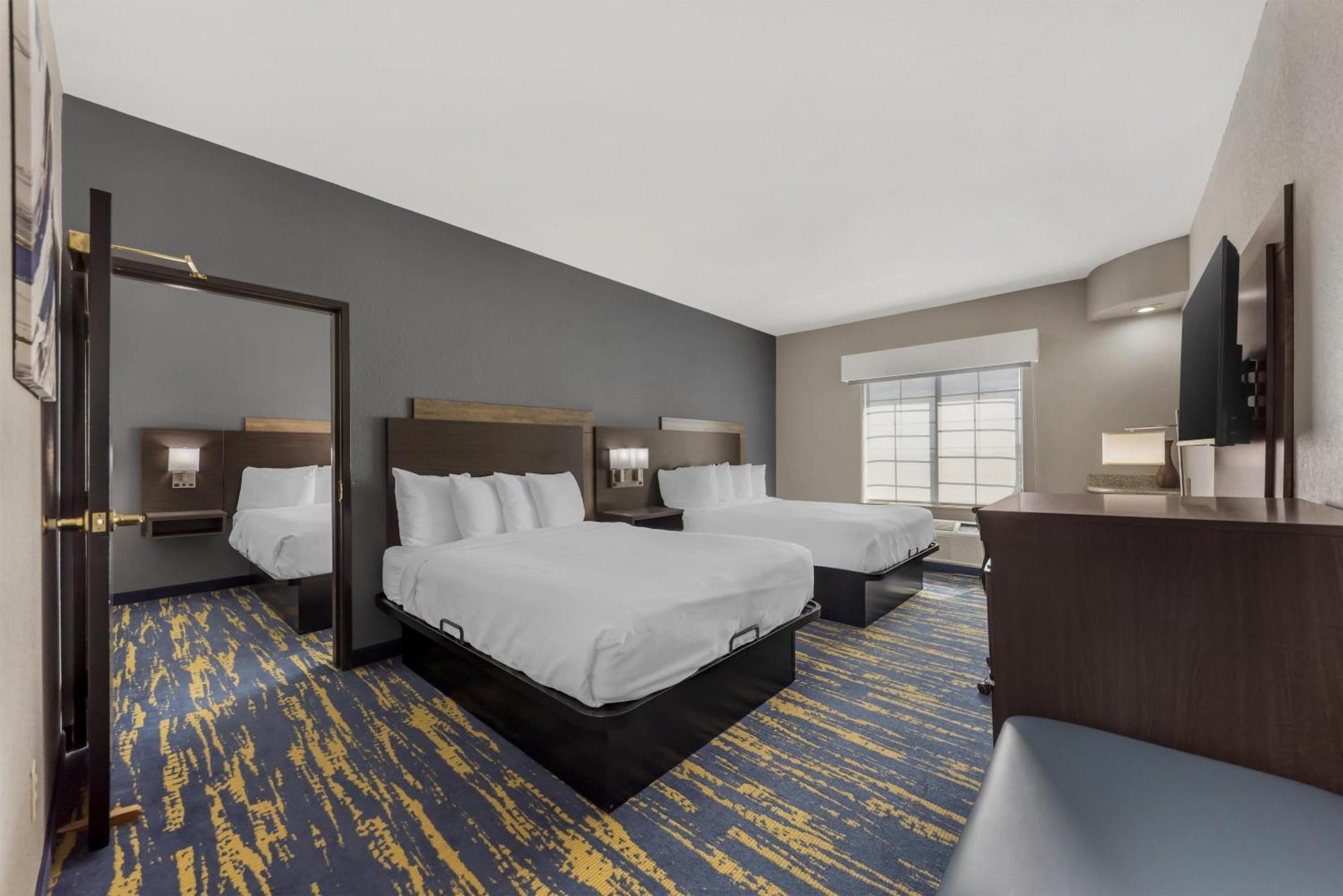 Suite Three Queen beds