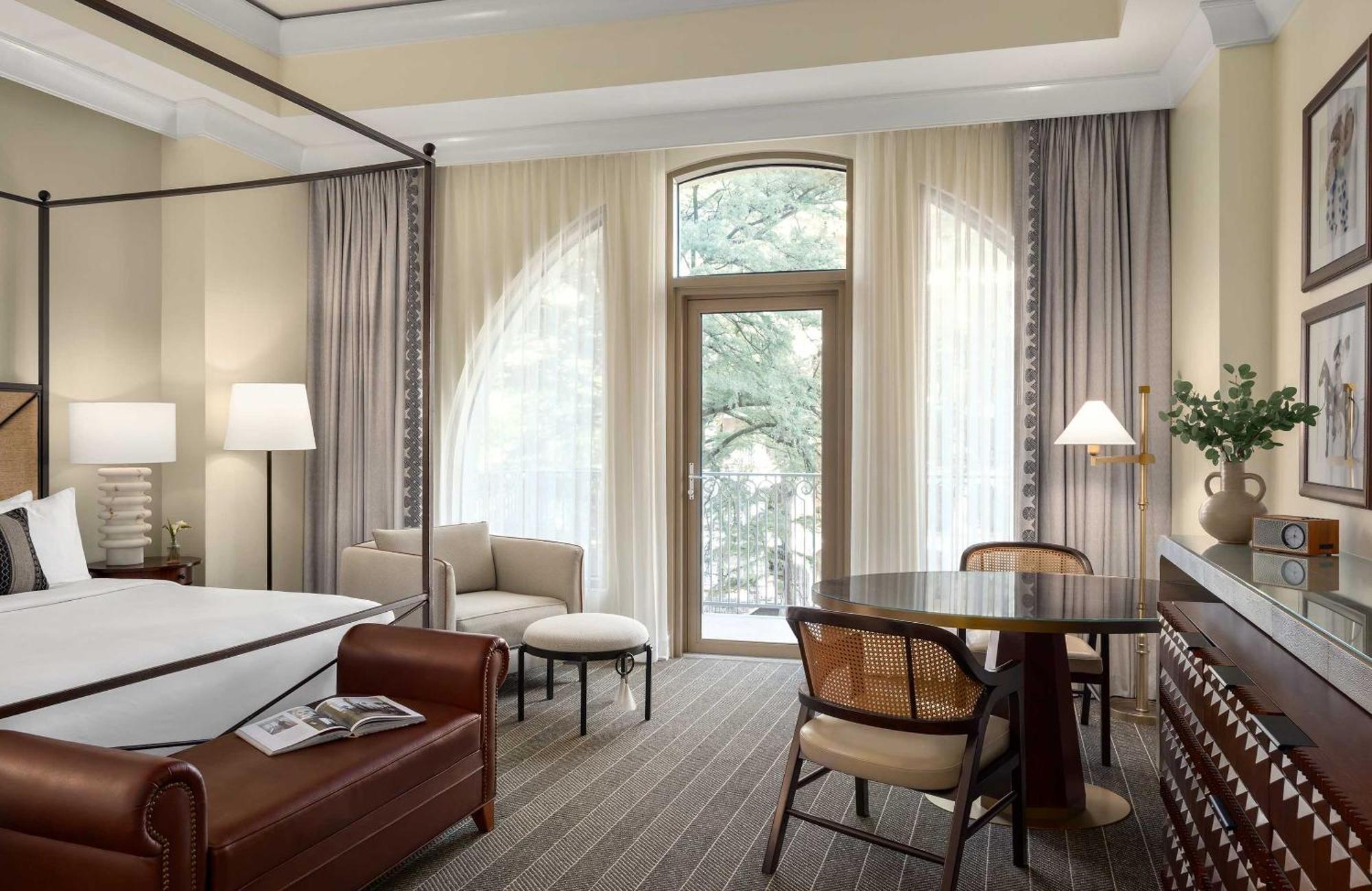 Premier Balcony Riverview King Bed