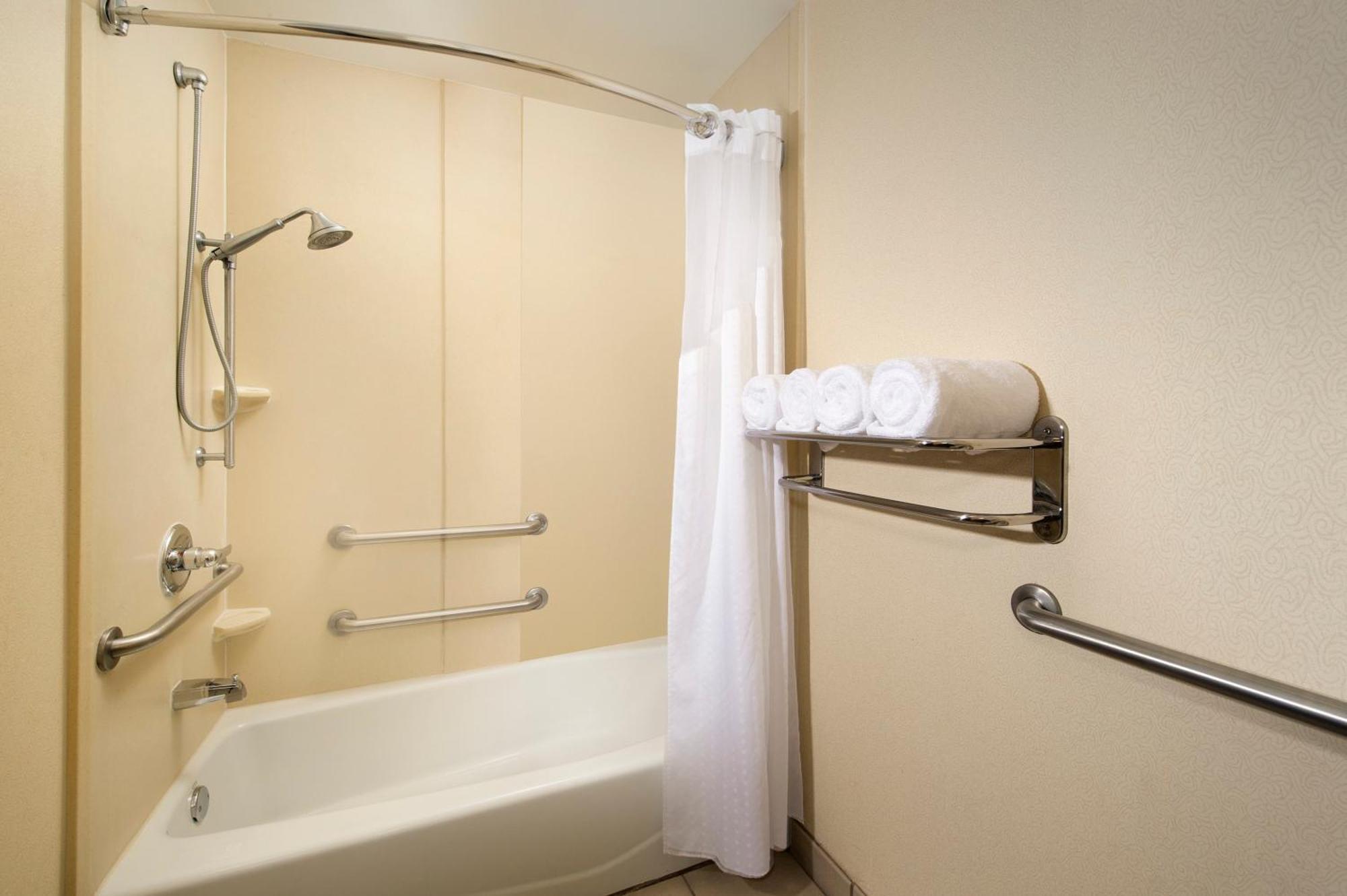 King Room Mobility Access Tub Non-Smoking