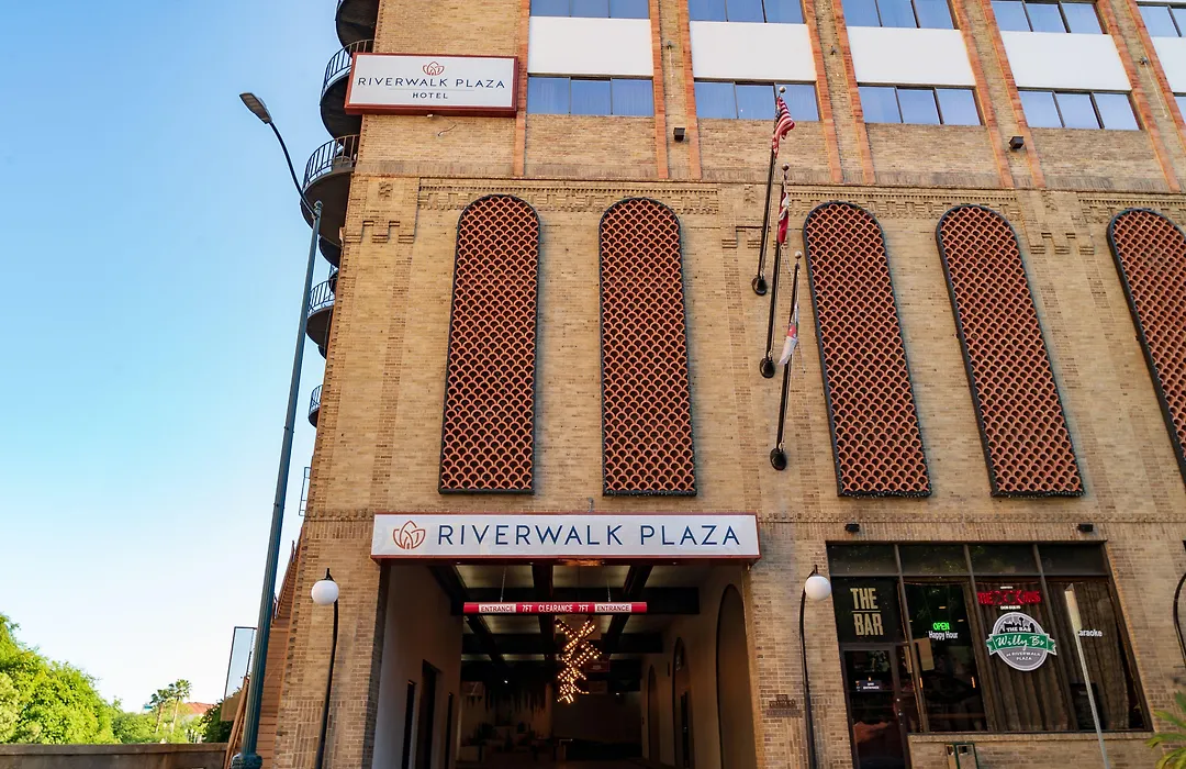 Riverwalk Plaza Hotel-1