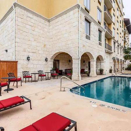 Comfort Suites Alamo-River Walk-3